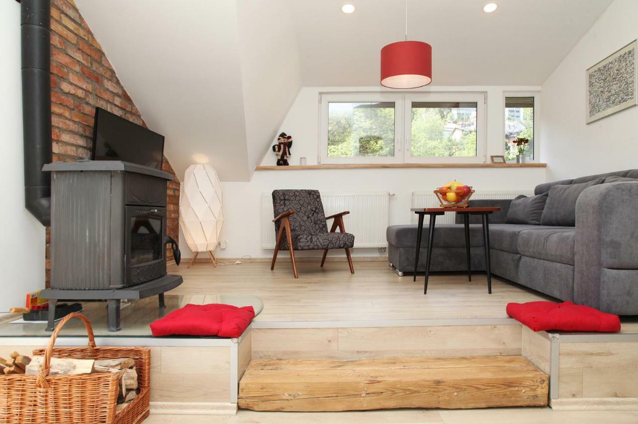 Apple Tree Apartment *
