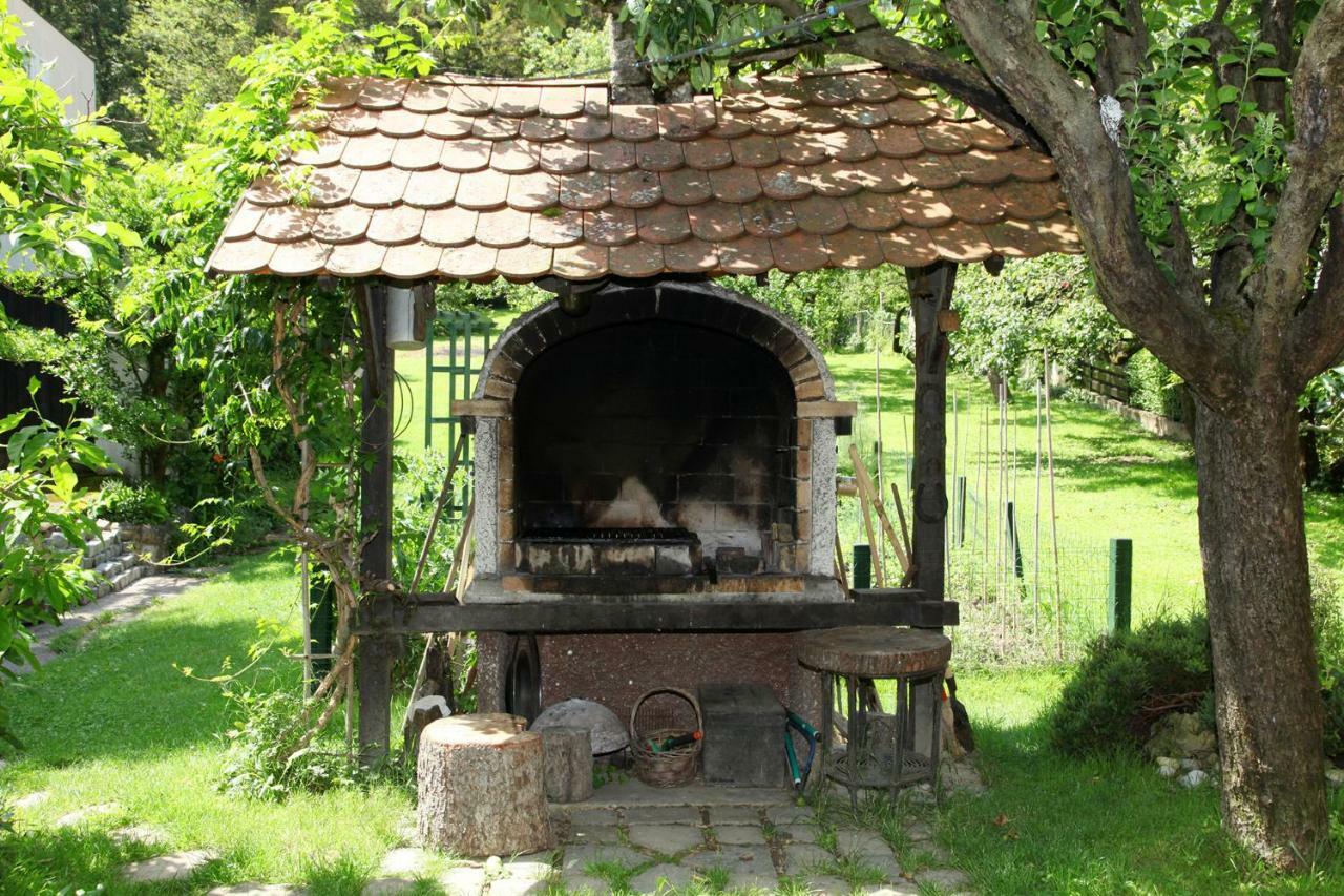 Apple Tree Apartment *